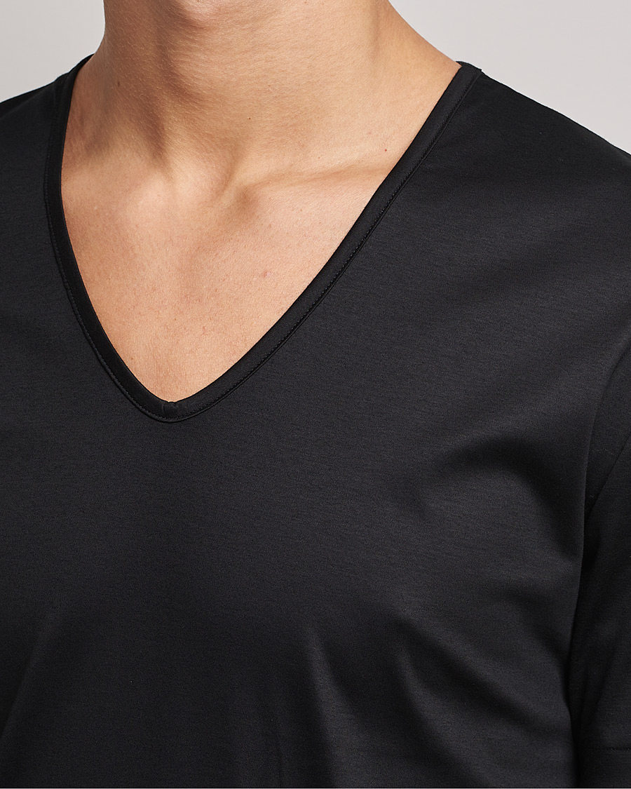 Men | T-Shirts | Zimmerli of Switzerland | Sea Island Cotton V-Neck T-Shirt Black