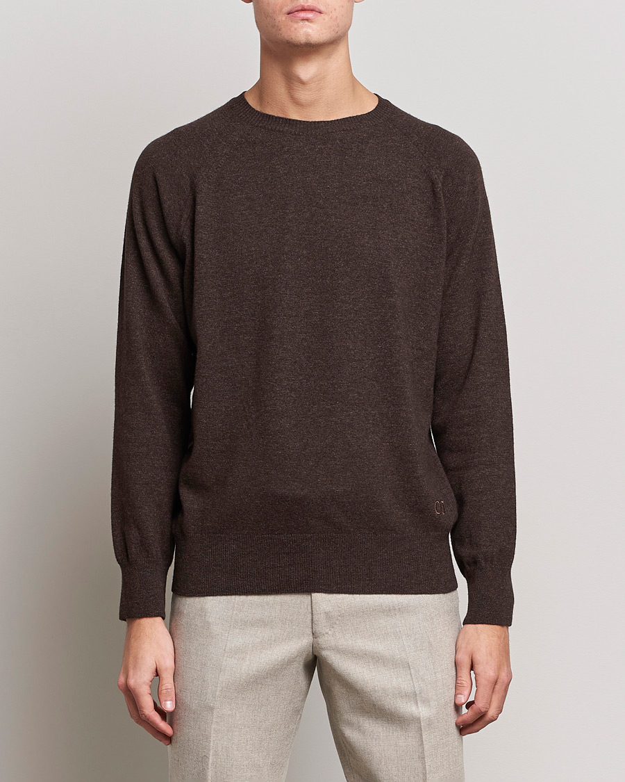 Men | Sweaters & Knitwear | Oscar Jacobson | Gustaf Lambswool Raglan Crew Neck Dark Brown