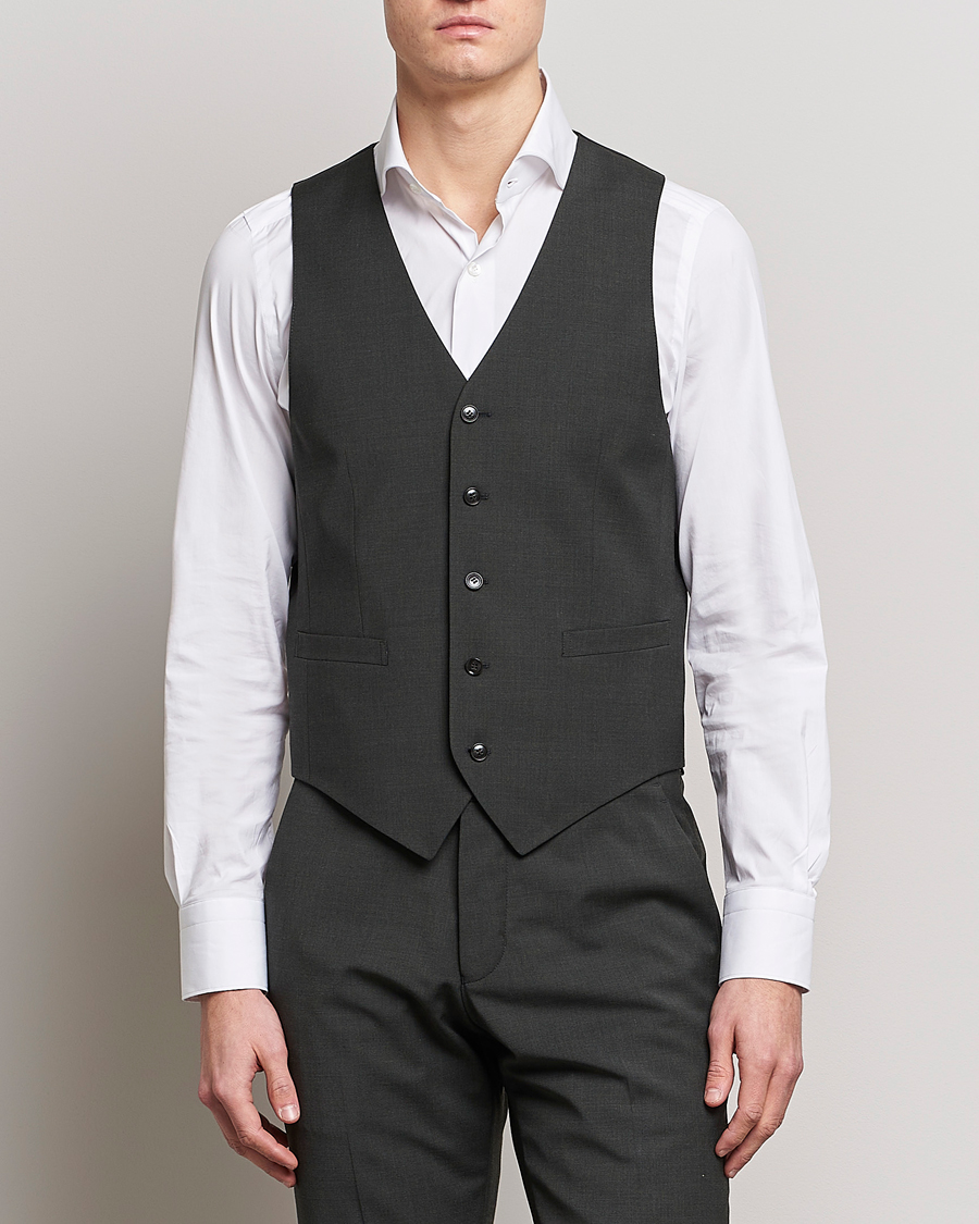 Men | Gilets | Tiger of Sweden | Wayde Wool Travel Waistcoat Olive Extreme