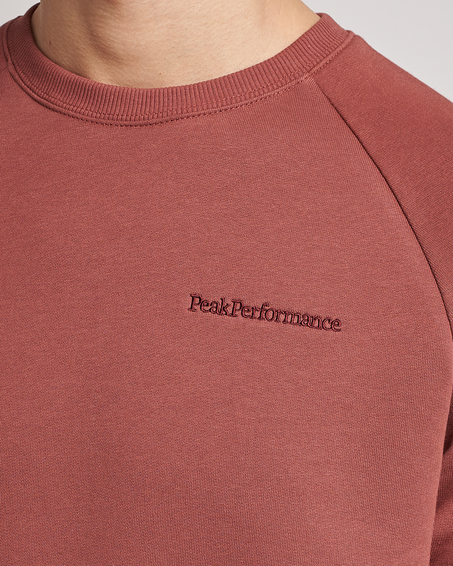 Men | Sweaters & Knitwear | Peak Performance | Original Small Logo Crew Neck Sweatshirt Classic Clay