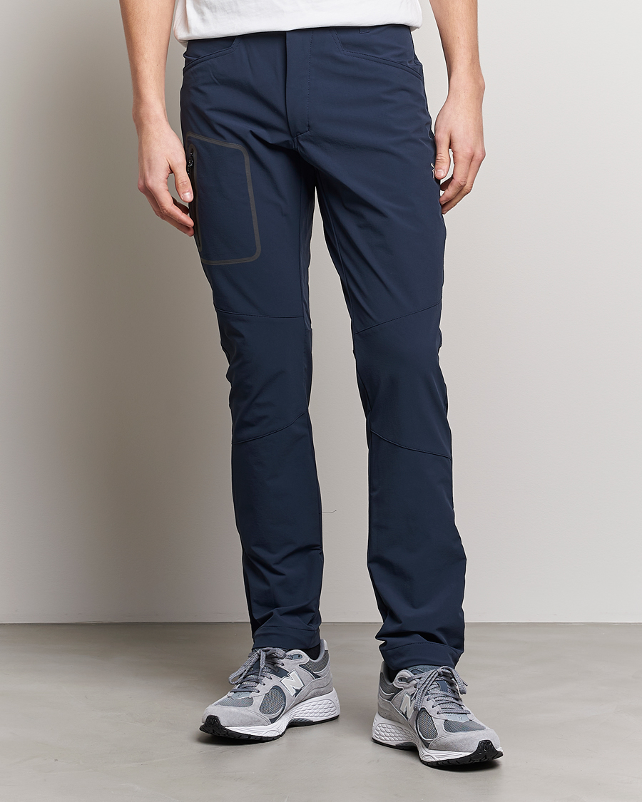 Men | Trousers | Peak Performance | Tech Light Woven Scale Pants Blue Shadow