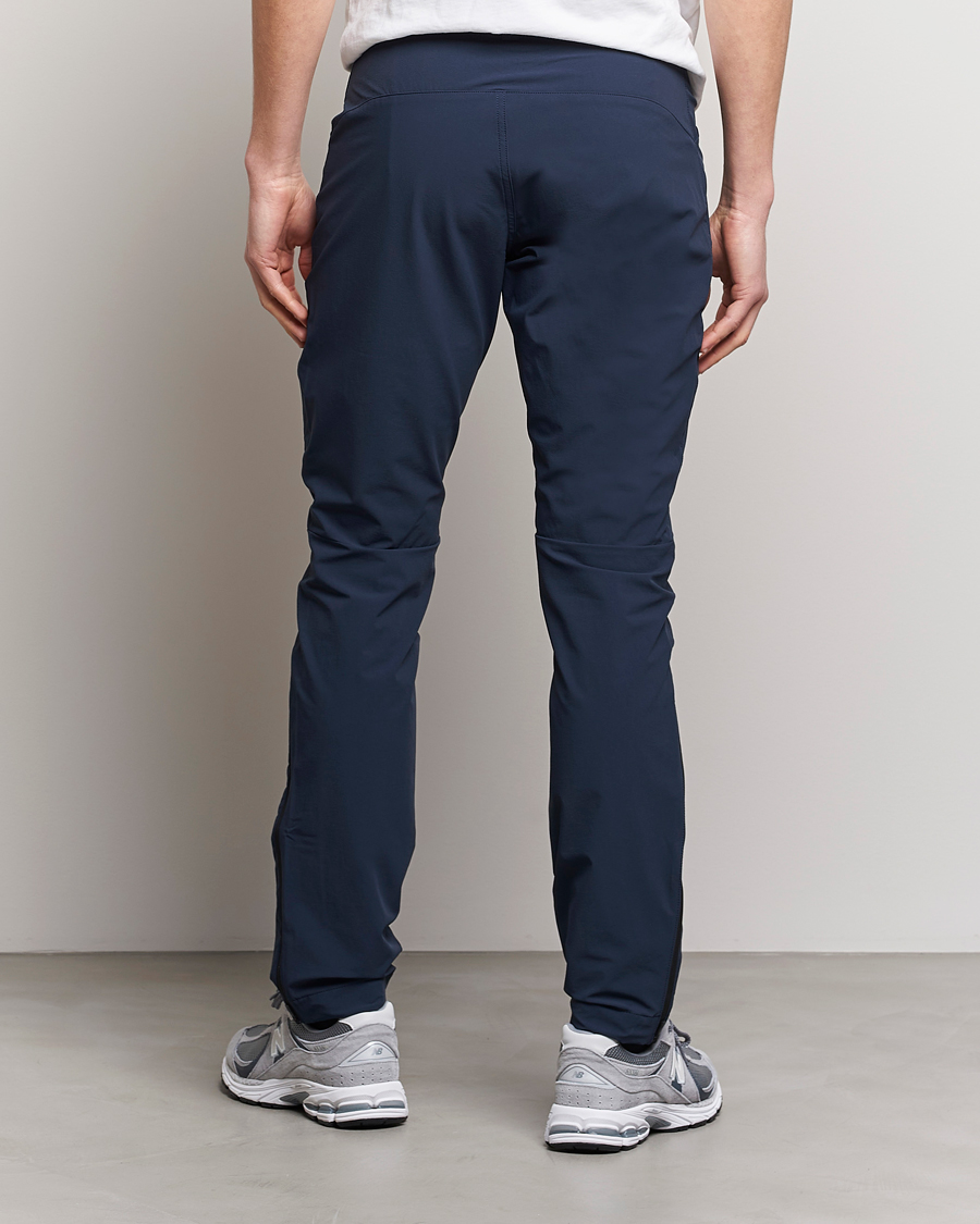 Men | Trousers | Peak Performance | Tech Light Woven Scale Pants Blue Shadow