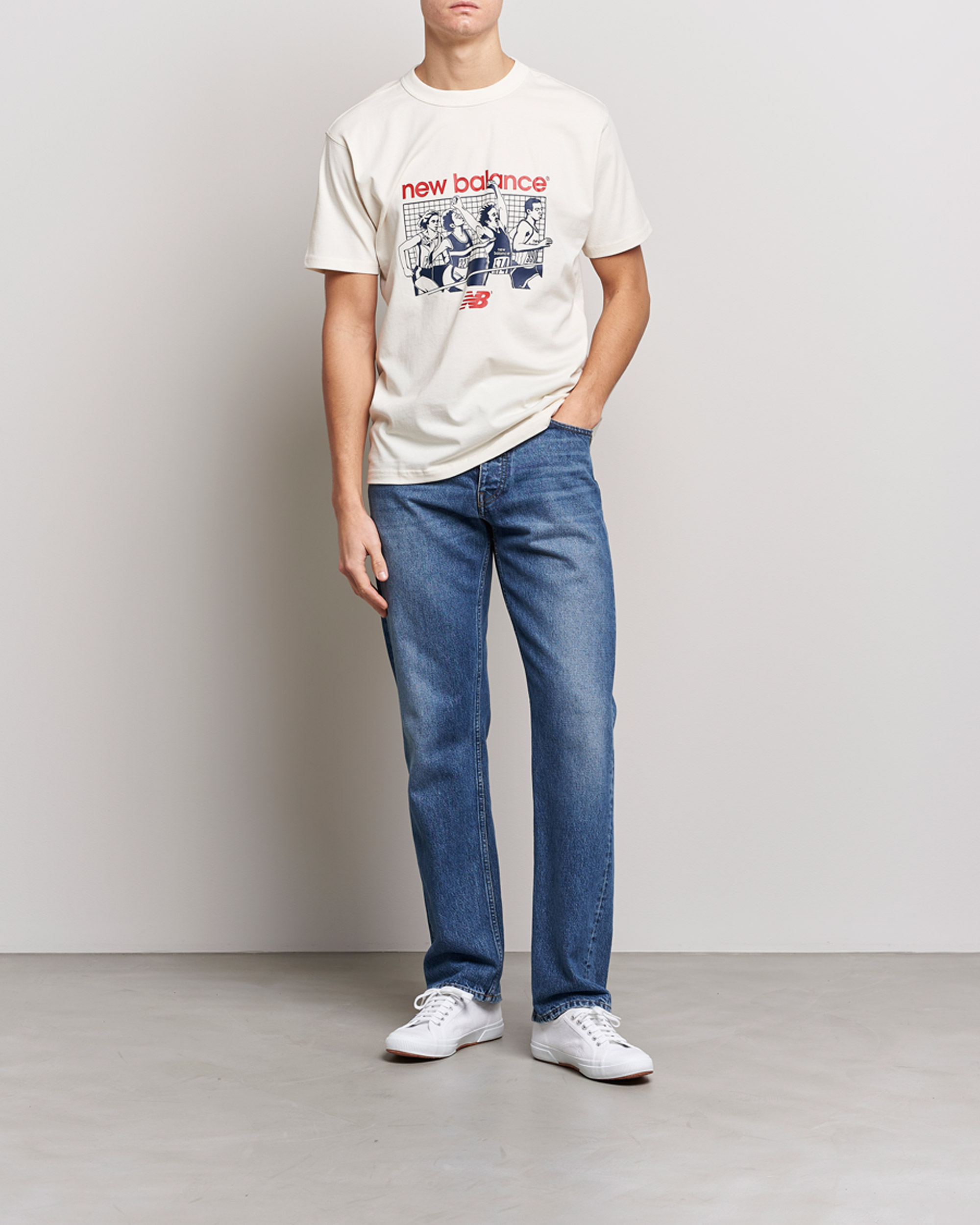 Men | T-Shirts | New Balance | Athletics 90s Graphic T-Shirt Greige
