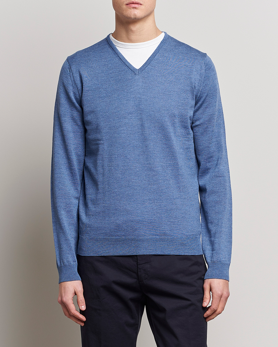Men | Sweaters & Knitwear | Stenströms | Merino Patch V-Neck Light Blue/Blue