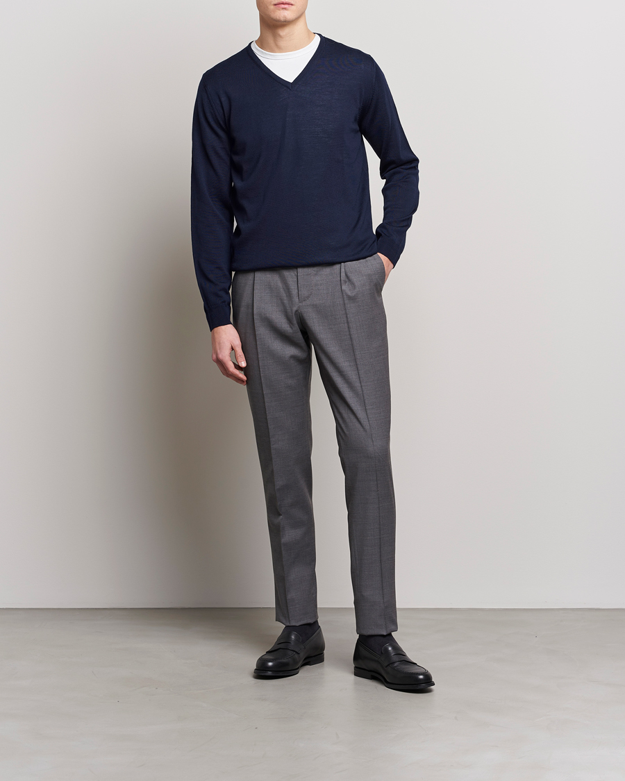 Men | Sweaters & Knitwear | Stenströms | Merino Patch V-Neck Navy/Light Grey
