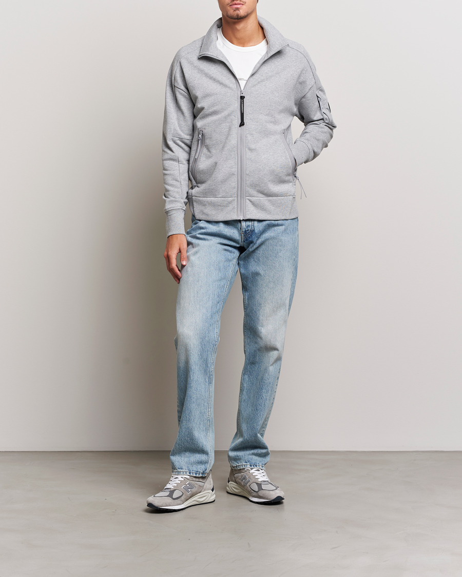 Men | Sweaters & Knitwear | C.P. Company | Diagonal Raised Fleece Full Zip Lens Sweatshirt Grey