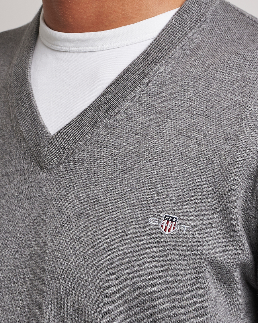 Men | Sweaters & Knitwear | Gant | Classic Cotton V-Neck Dark Grey Melange