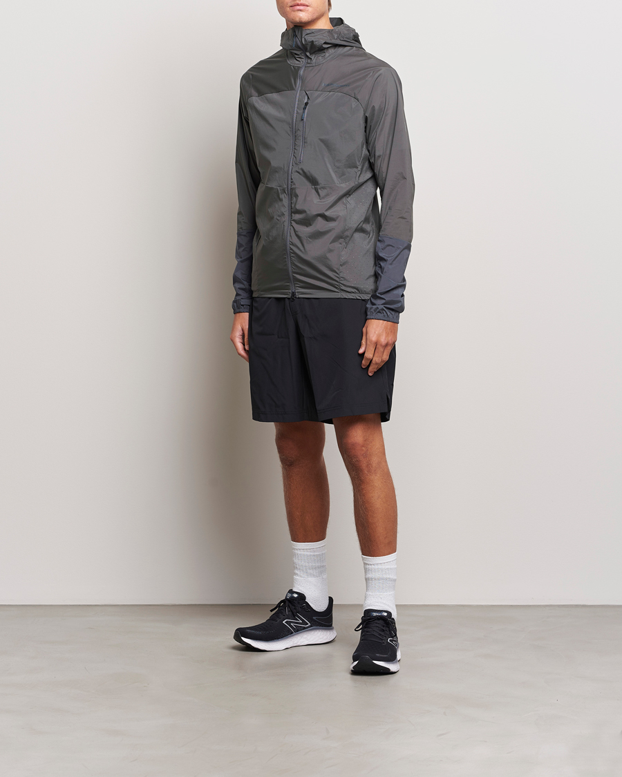 Men | Coats & Jackets | Peak Performance | Vislight Wind Jacket Motion Grey/Omber Blue
