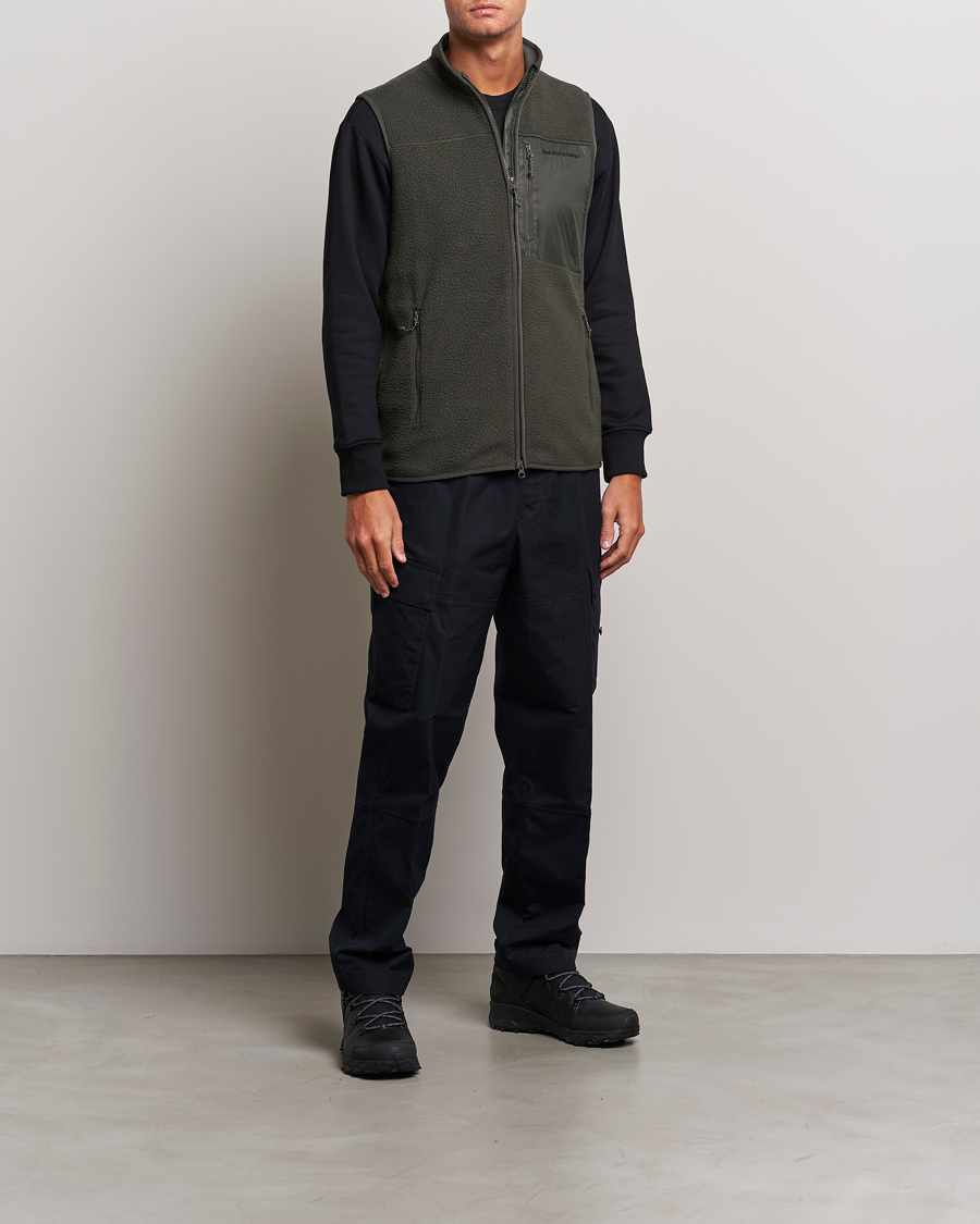 Men | Gilets | Peak Performance | Pile Vest Olive Extreme