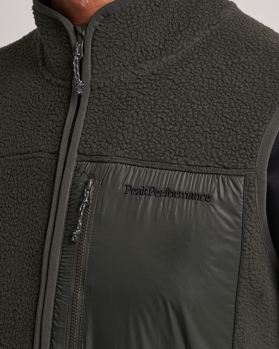 Men | Gilets | Peak Performance | Pile Vest Olive Extreme