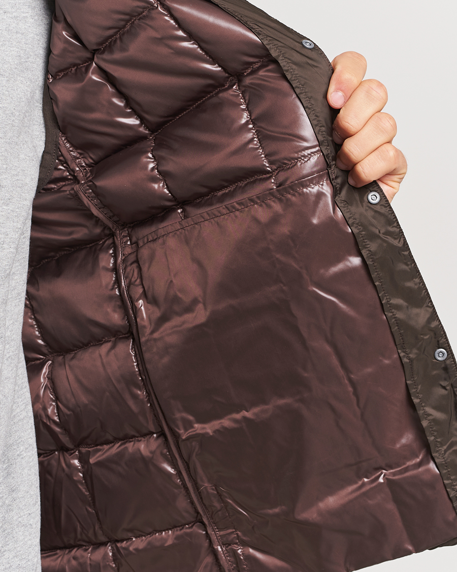 Men | Coats & Jackets | TAION | V-Neck Lightweight Down Vest Dark Choco