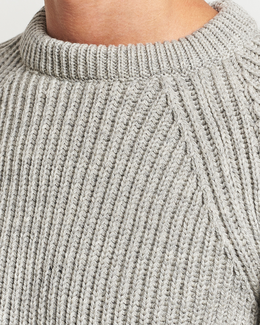 Men | Sweaters & Knitwear | Gloverall | Fisherman Rib Chunky Wool Crew Neck Light Grey