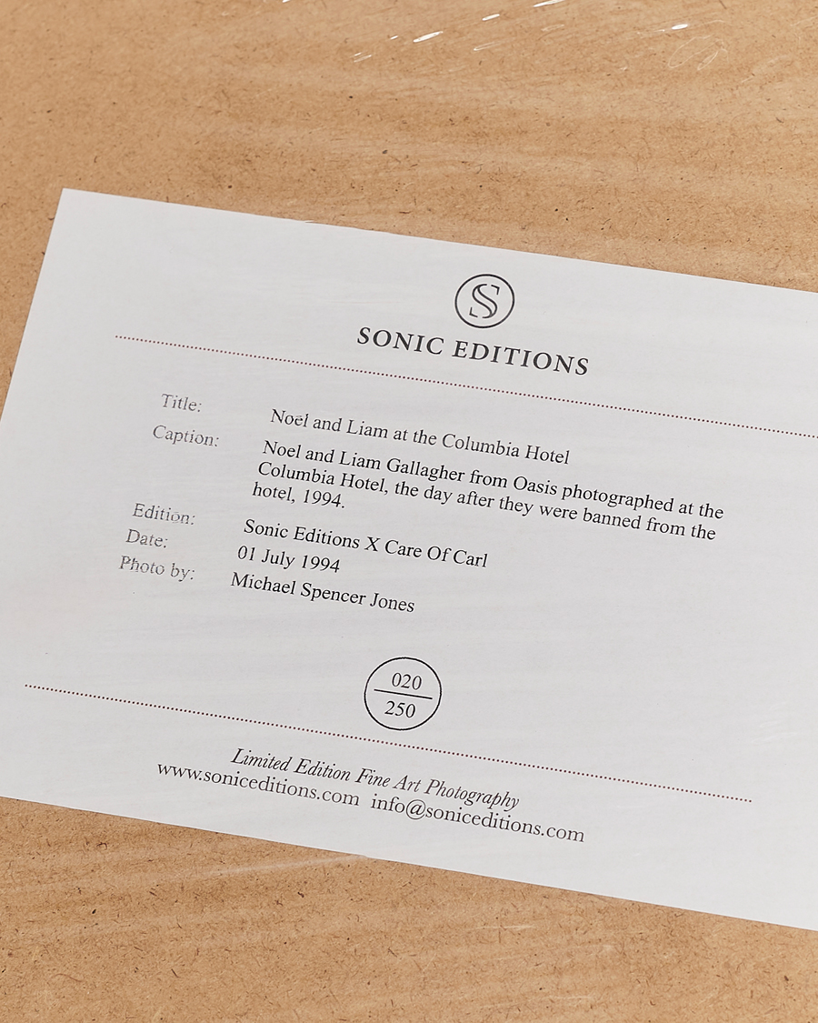 Men | Posters | Sonic Editions | Framed Noel & Liam At The Hotel