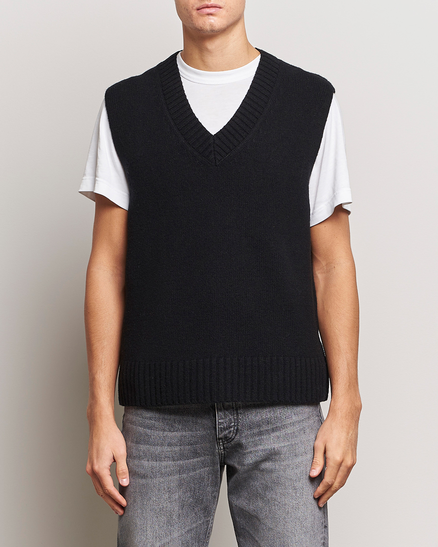 Men | Sweaters & Knitwear | A Day's March | Wigtown Lambswool Vest Black
