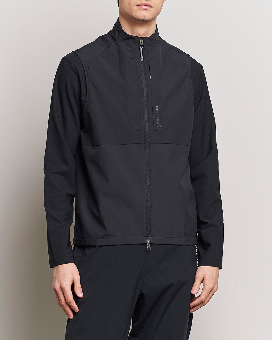 Men | Sweaters & Knitwear | Houdini | Pace Hybrid Softshell Vest True Black