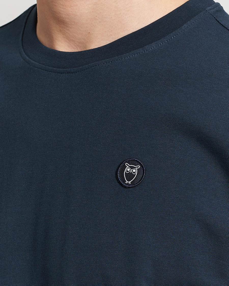 Men | T-Shirts | KnowledgeCotton Apparel | Loke Badge T-Shirt Total Eclipse