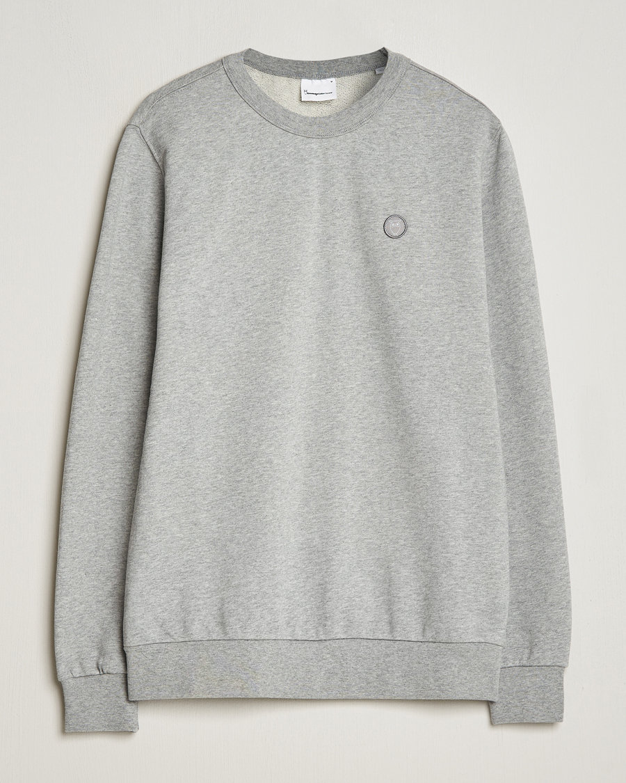 Men | Sweaters & Knitwear | KnowledgeCotton Apparel | Erik Badge Sweatshirt Grey Melange