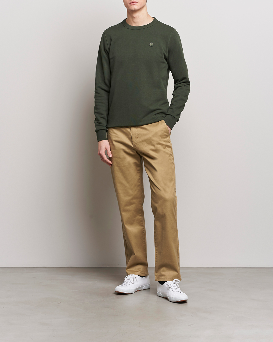 Men | Sweaters & Knitwear | KnowledgeCotton Apparel | Erik Badge Sweatshirt Forest Night