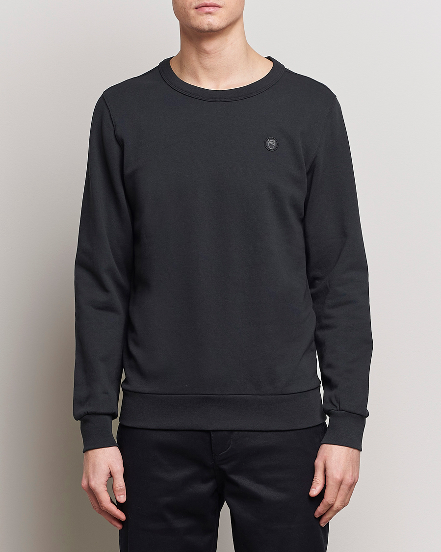 Men | Sweaters & Knitwear | KnowledgeCotton Apparel | Erik Badge Sweatshirt Jet Black
