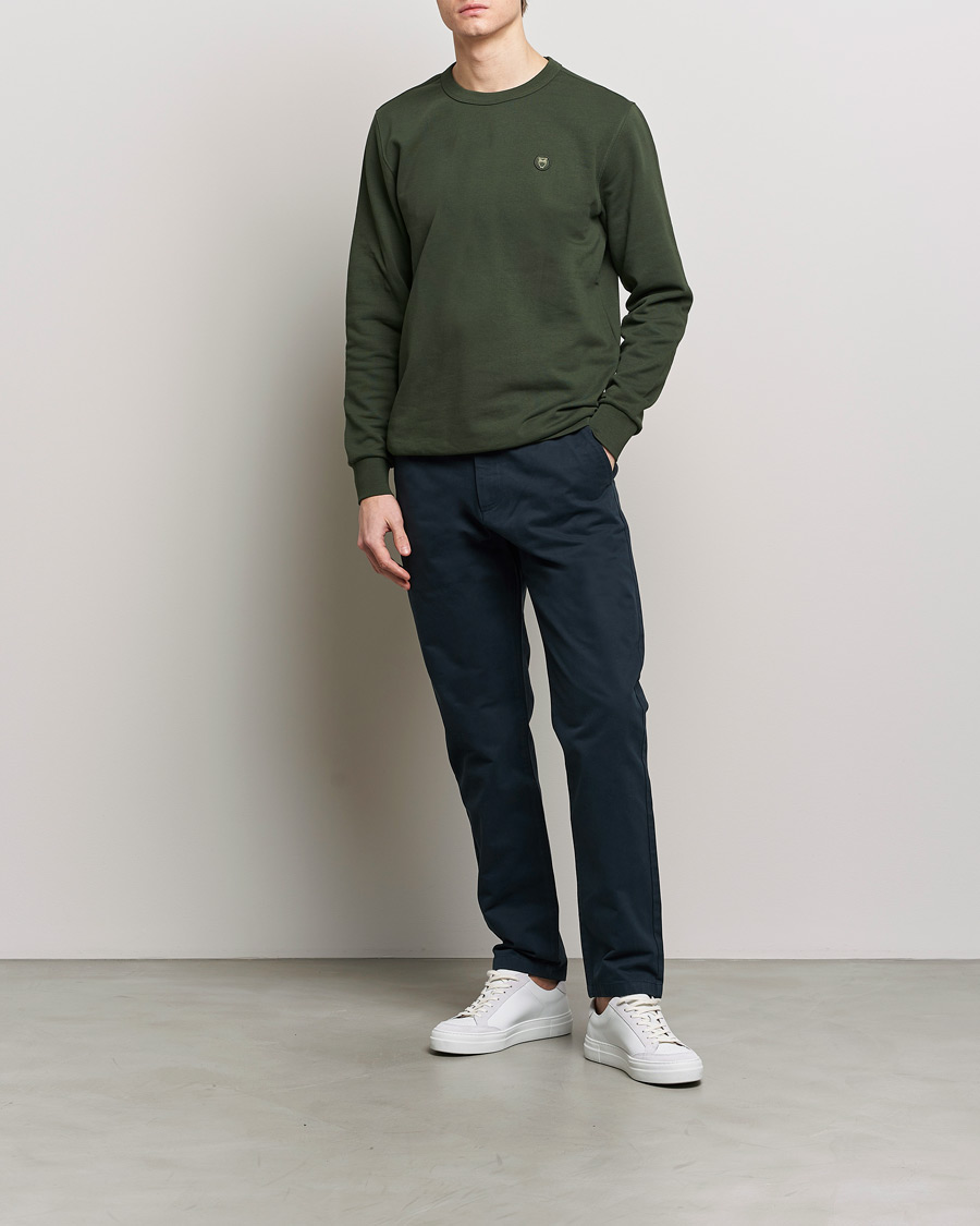 Men | Trousers | KnowledgeCotton Apparel | Chuck Regular Cotton Twill Chino Total Eclipse