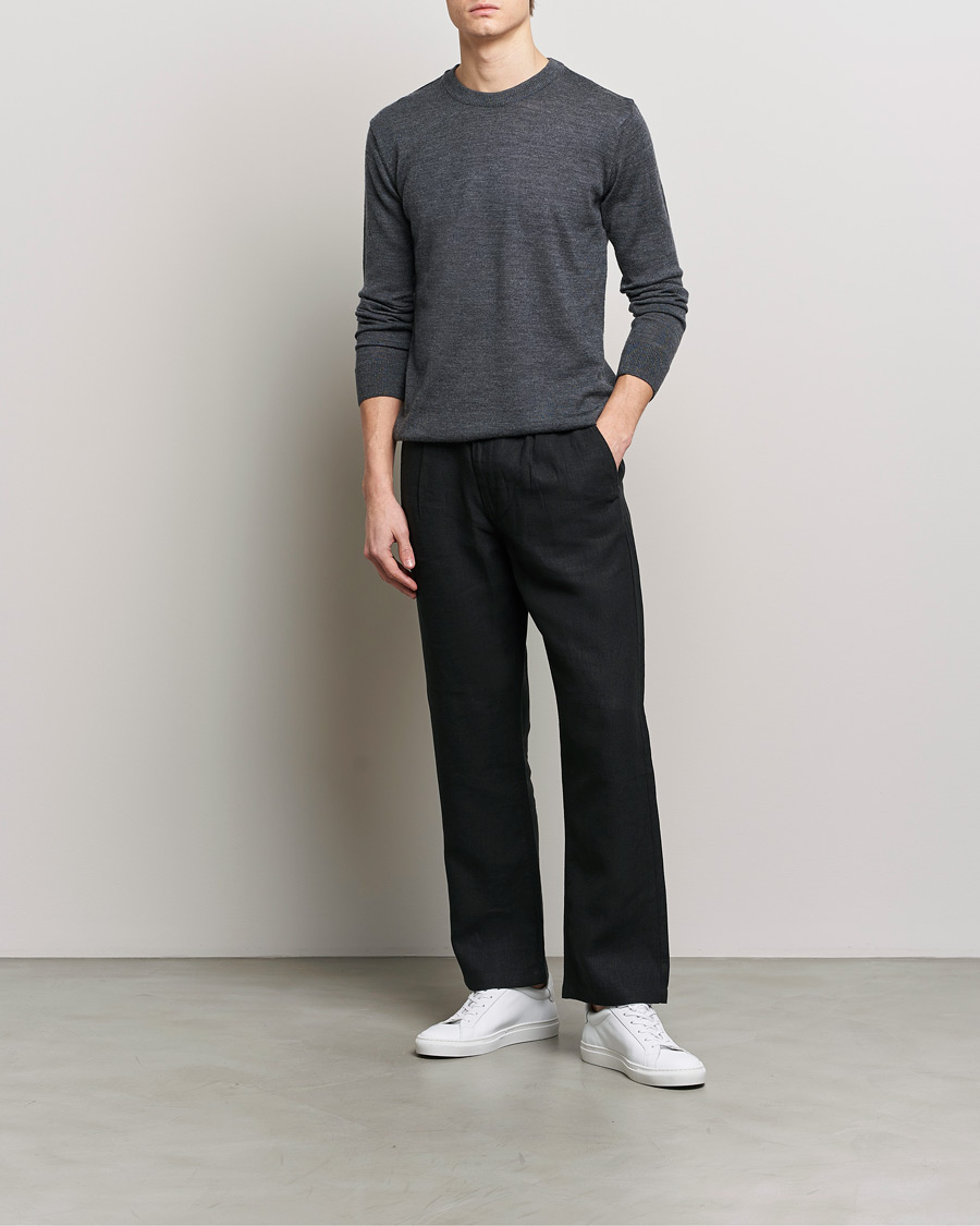 Men | Sweaters & Knitwear | KnowledgeCotton Apparel | Regular Merino Knit Crew Neck Dark Grey Melange