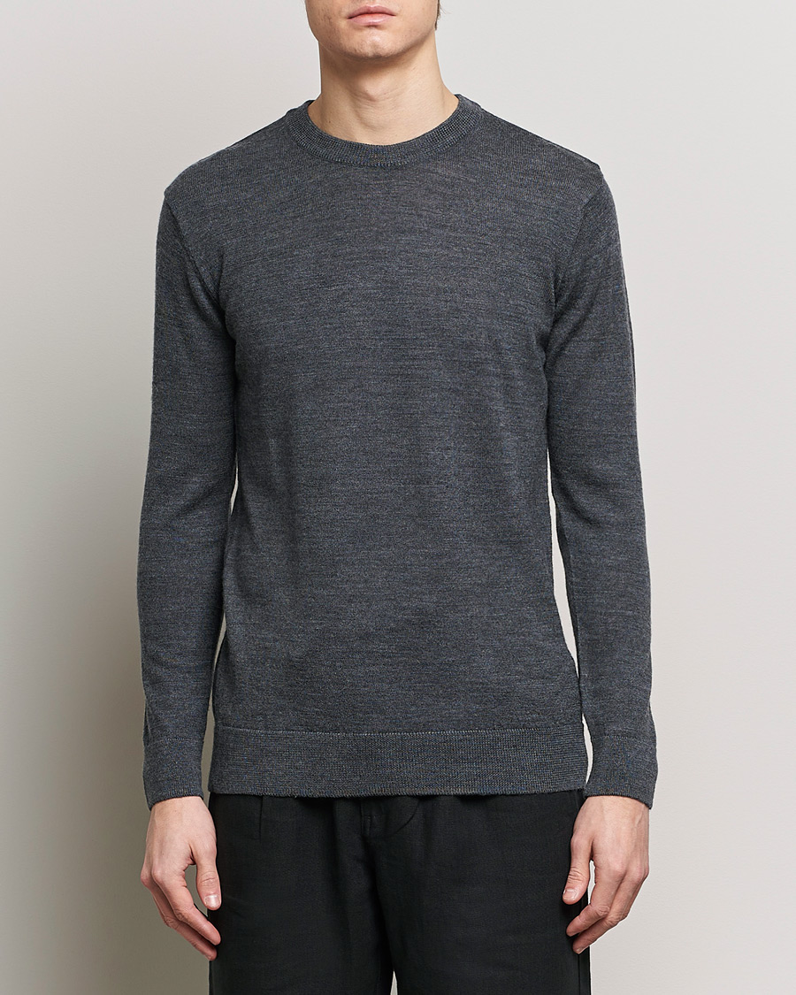 Men | Sweaters & Knitwear | KnowledgeCotton Apparel | Regular Merino Knit Crew Neck Dark Grey Melange