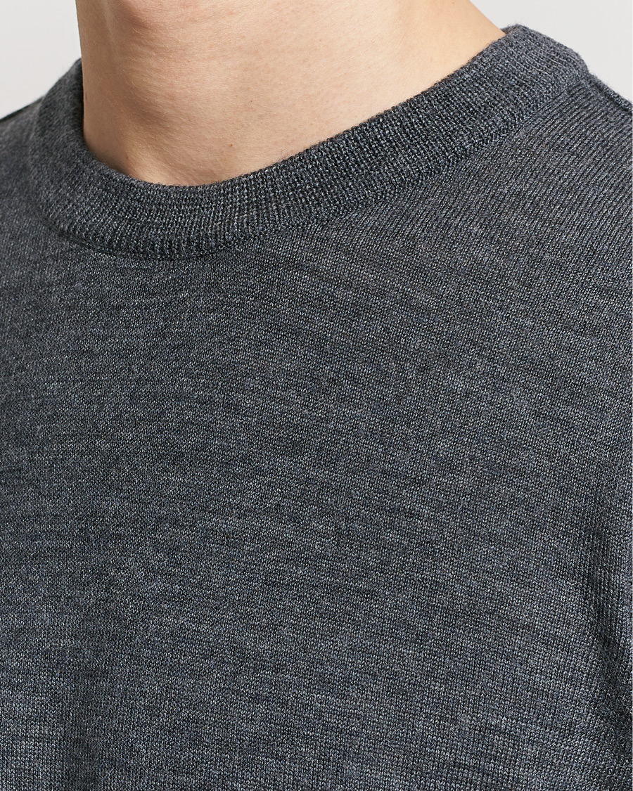 Men | Sweaters & Knitwear | KnowledgeCotton Apparel | Regular Merino Knit Crew Neck Dark Grey Melange