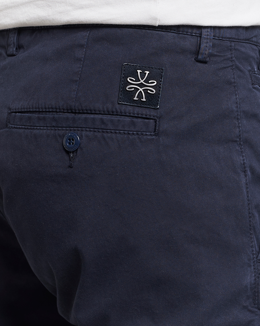 Men | Trousers | Jacob Cohën | Bobby Cotton Gabardine Chinos Navy