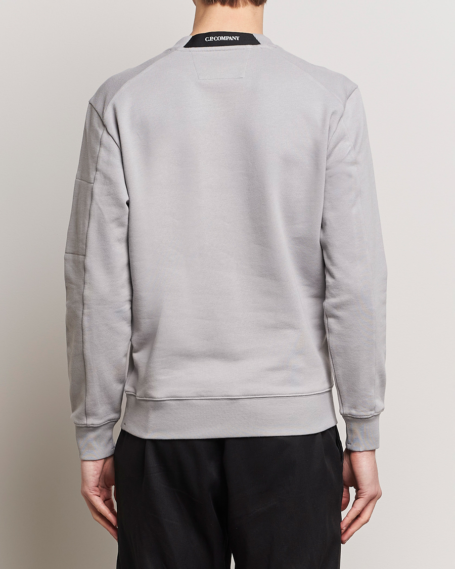 Men | Sweaters & Knitwear | C.P. Company | Diagonal Raised Fleece Lens Sweatshirt Light Grey