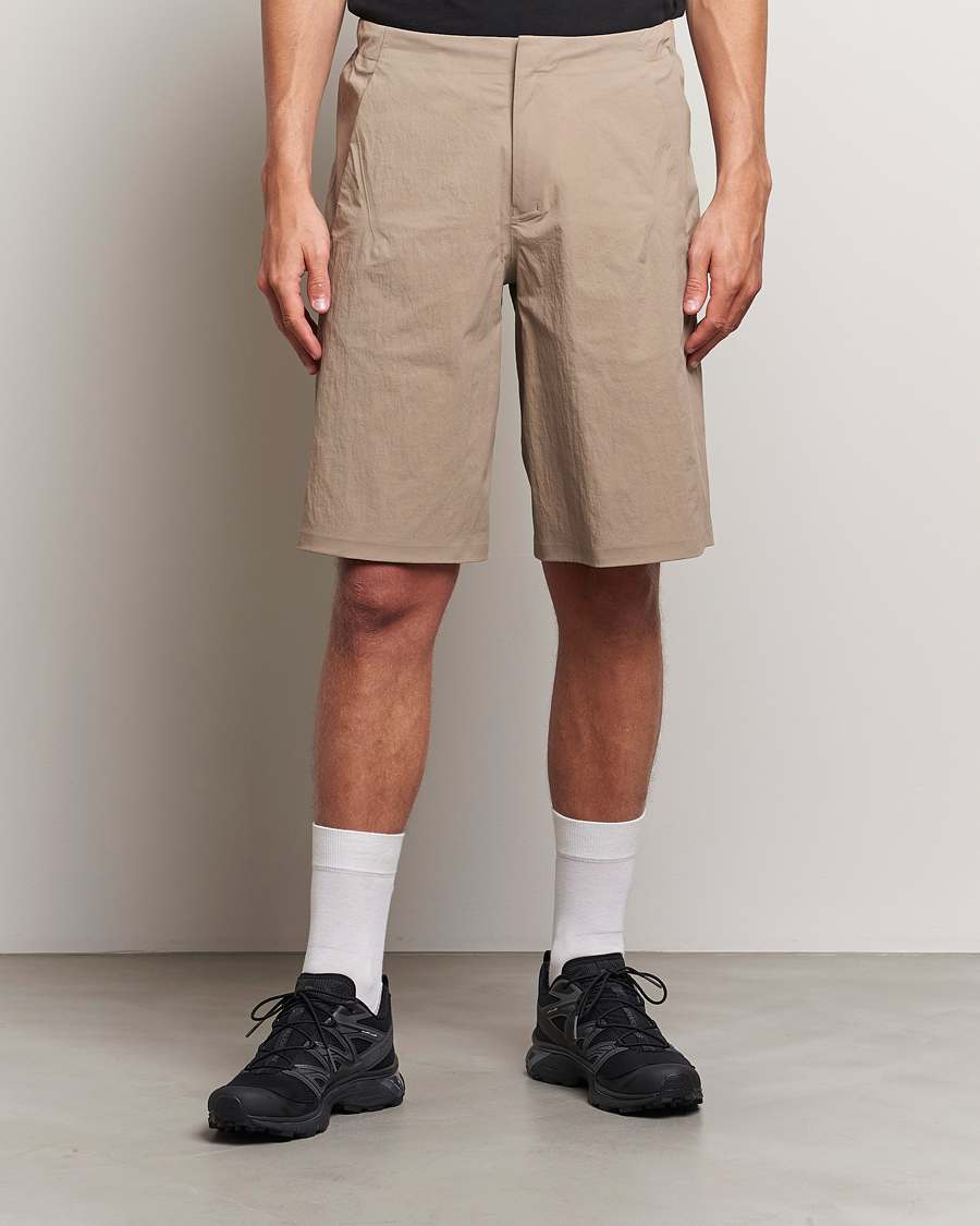 Men | Shorts | Arc'teryx Veilance | Spere Lightweight Water Repellent Shorts Soil