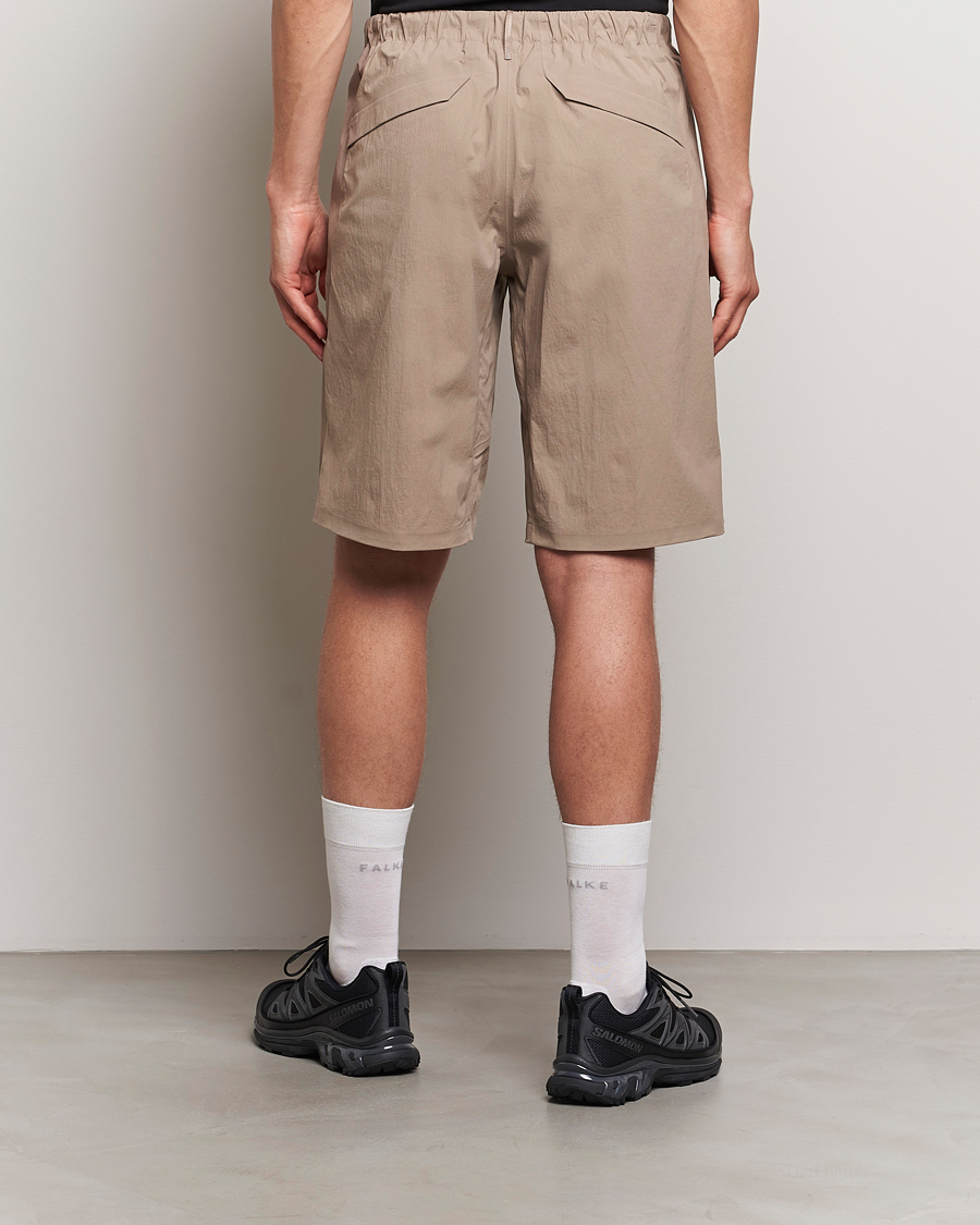 Men | Shorts | Arc'teryx Veilance | Spere Lightweight Water Repellent Shorts Soil