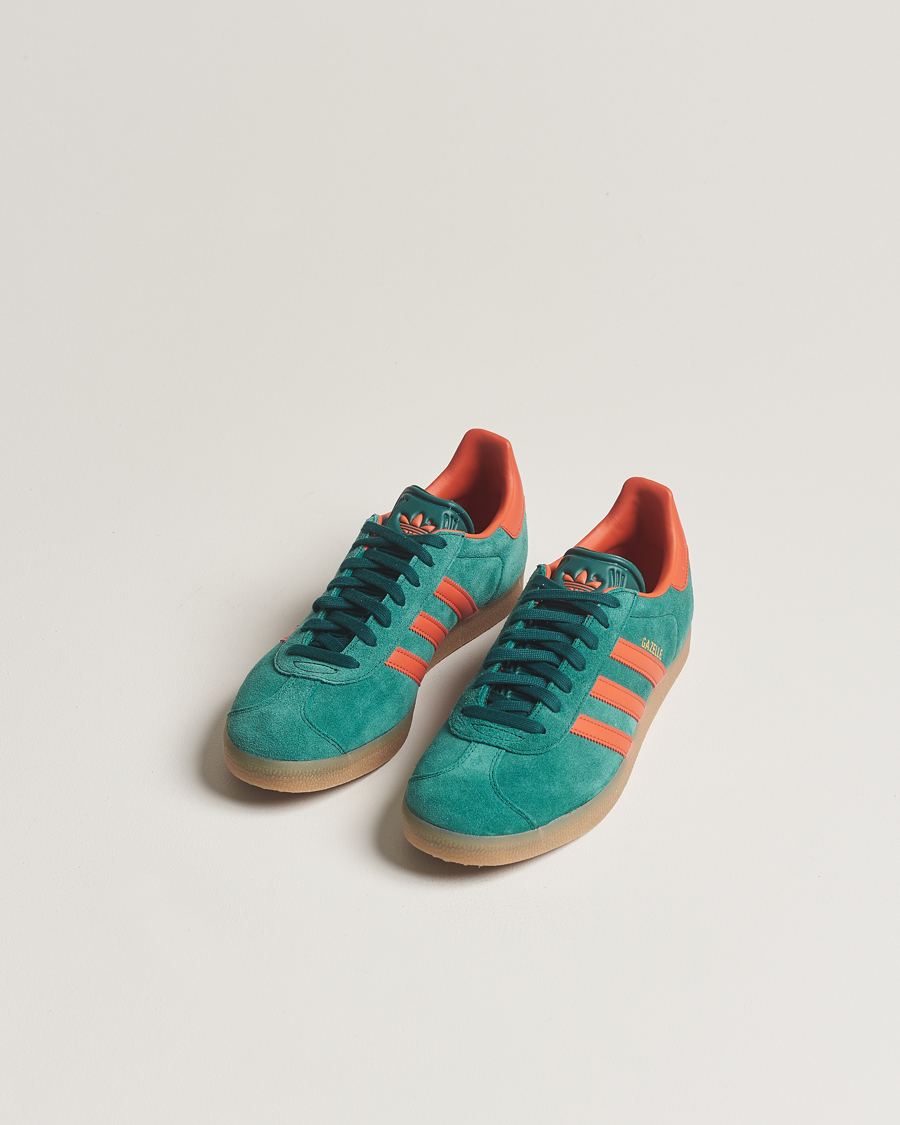 Men | adidas Originals Gazelle Sneaker Green/Red | adidas Originals | Gazelle Sneaker Green/Red