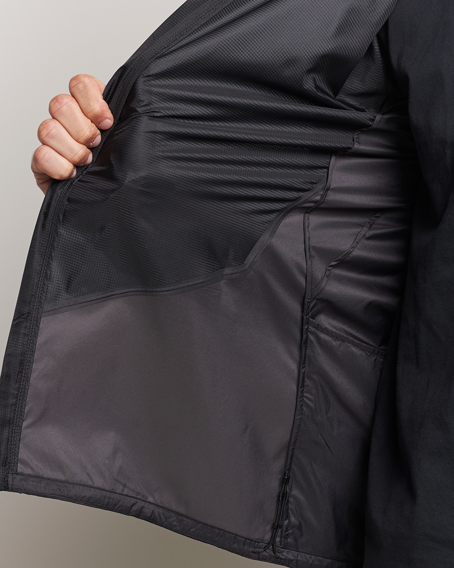 Men | Coats & Jackets | Arc'teryx | Norvan Windshell Hooded Jacket Black/Graphite