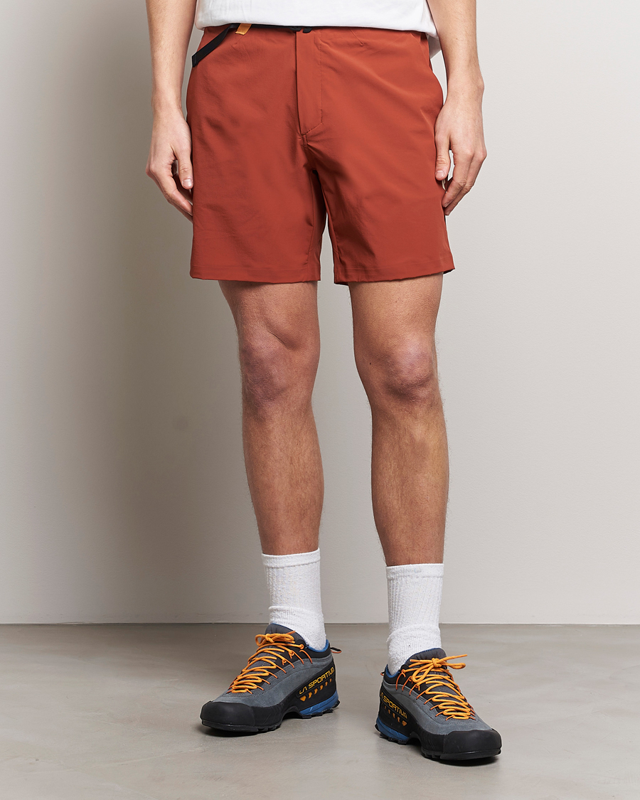 Men | Shorts | Peak Performance | Vislight Light Shorts Spiced