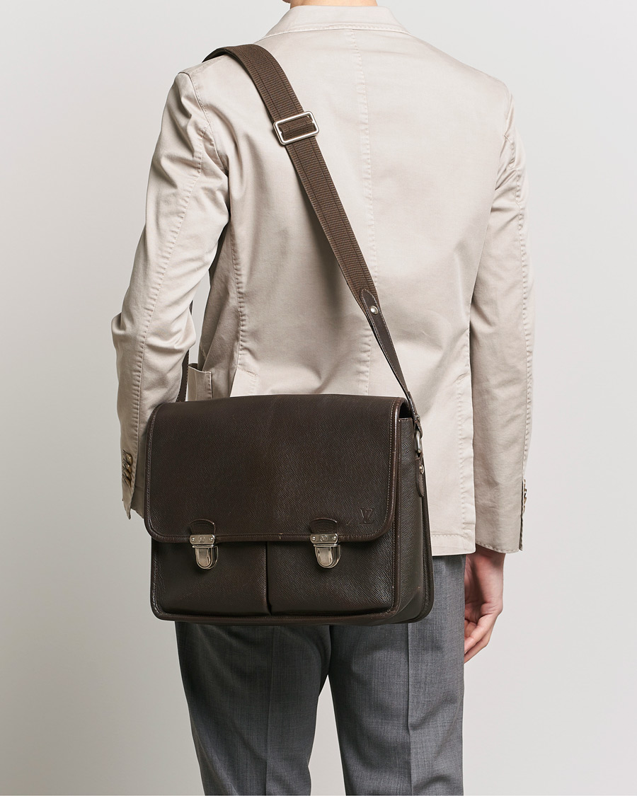 Men | Louis Vuitton Pre-Owned Alexei Leather Messenger Bag Leather Brown | Louis Vuitton Pre-Owned | Alexei Leather Messenger Bag Leather Brown