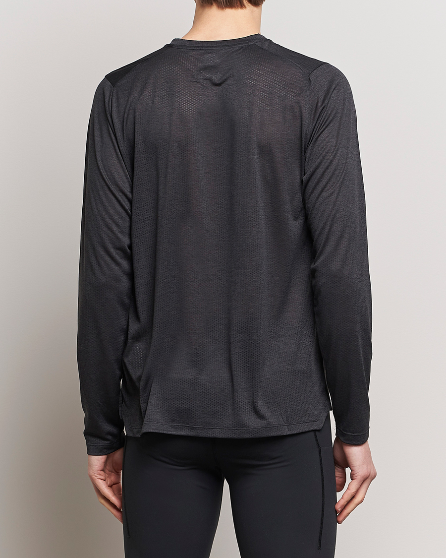 Men | T-Shirts | New Balance Running | Athletics Run Long Sleeve T-Shirt Black