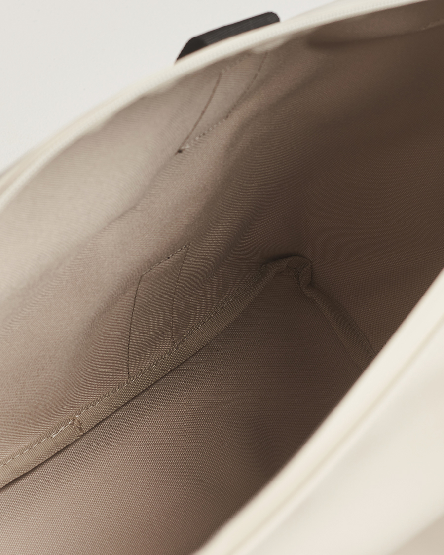 Men | Bags | RAINS | Hilo Small Weekendbag Dune