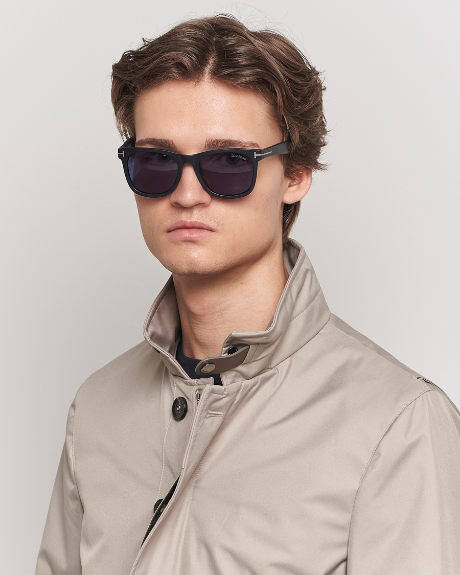 Men | Sunglasses | Tom Ford | Kevyn FT1099 Sunglasses Black/Blue