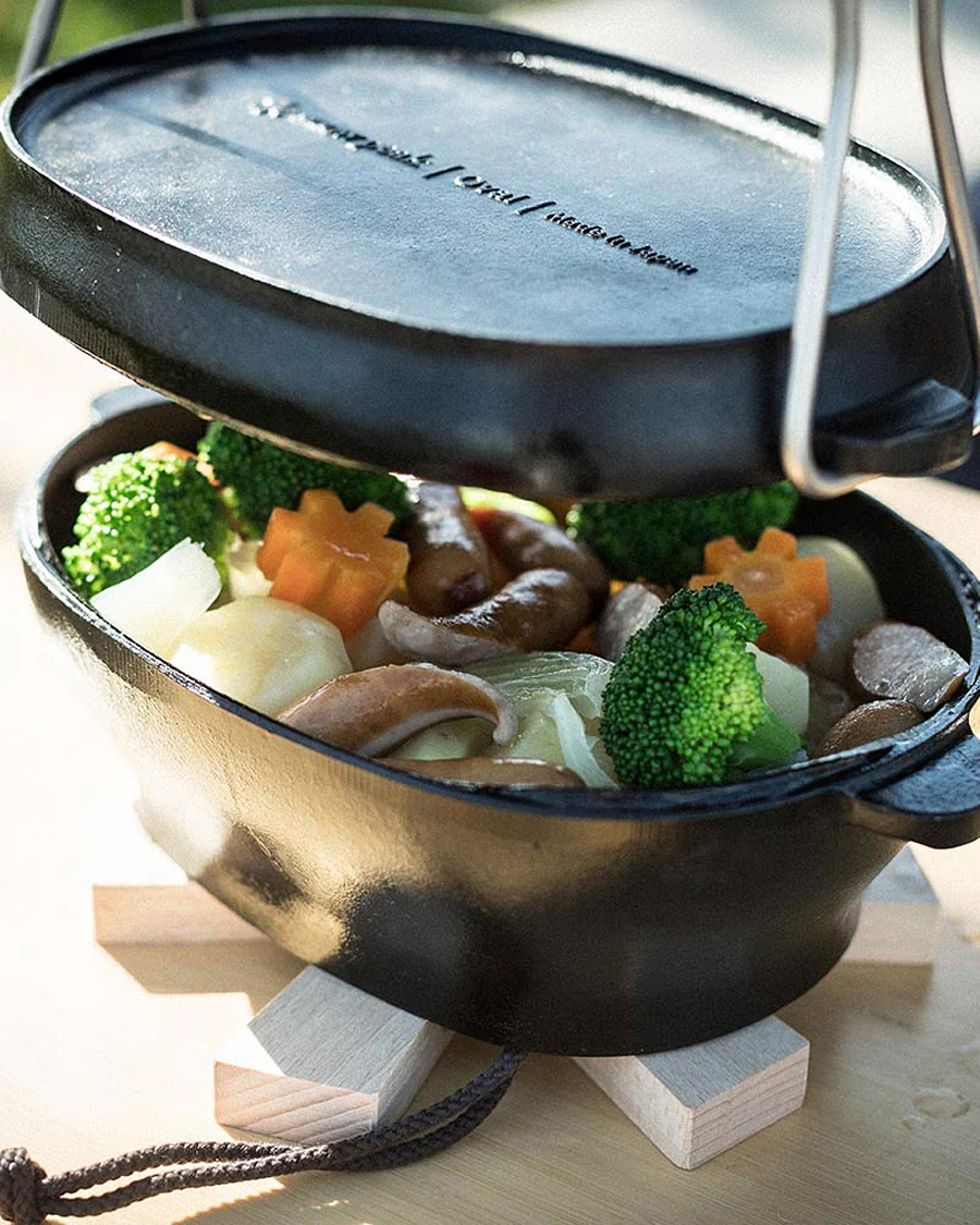 Men | Outdoor living | Snow Peak | Micro Oval Cast Iron Oven
