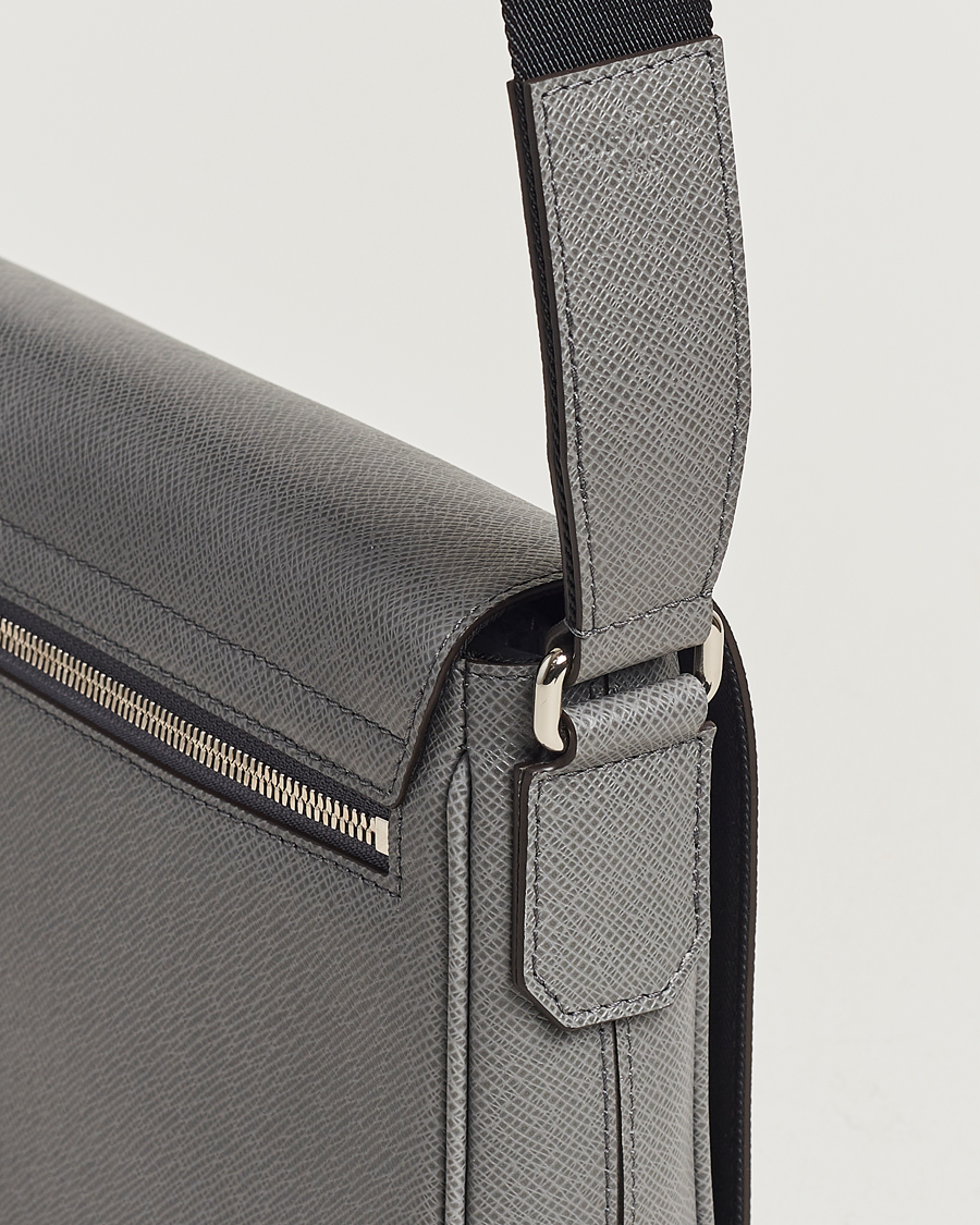 Men | Pre-Owned & Vintage Bags | Louis Vuitton Pre-Owned | District PM Taiga Messenger Grey