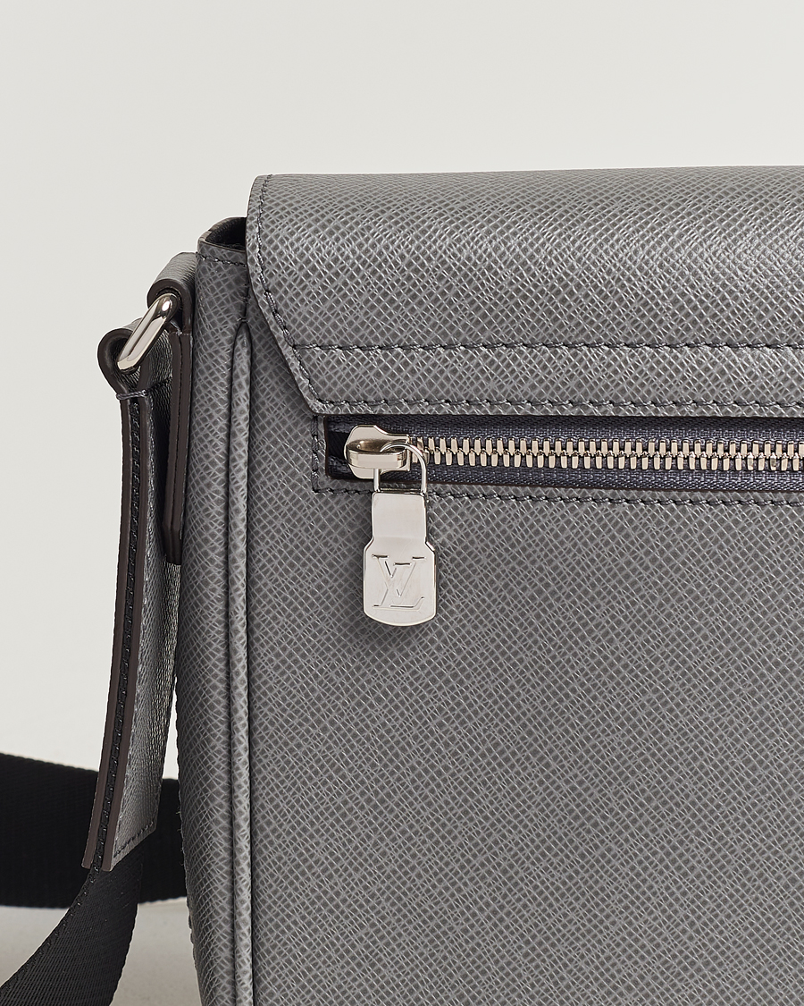 Men | Pre-Owned & Vintage Bags | Louis Vuitton Pre-Owned | District PM Taiga Messenger Grey
