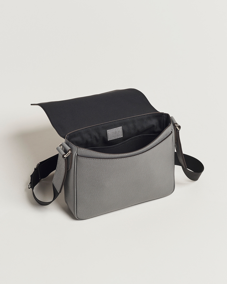 Men | Pre-Owned & Vintage Bags | Louis Vuitton Pre-Owned | District PM Taiga Messenger Grey