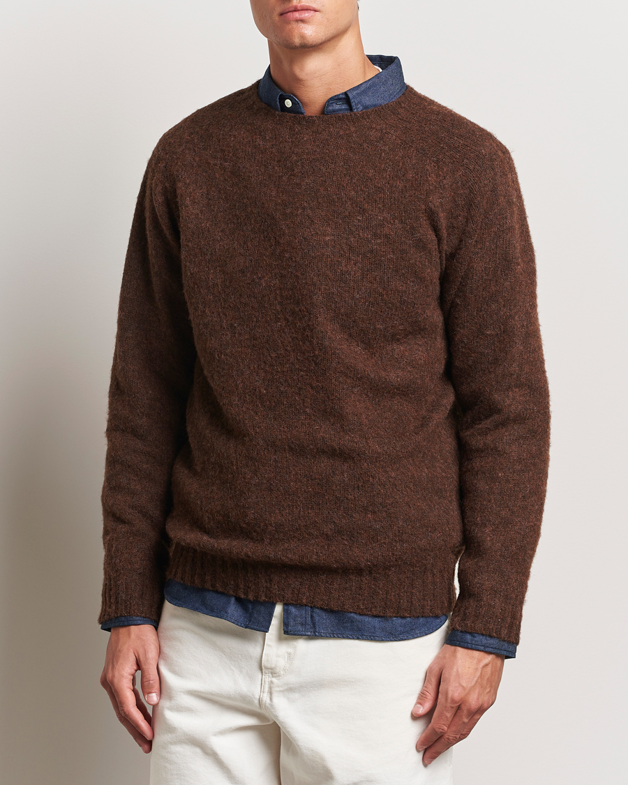 Men | Sweaters & Knitwear | Harley Of Scotland | Brushed Supersoft Lambswool Crewneck Coffee