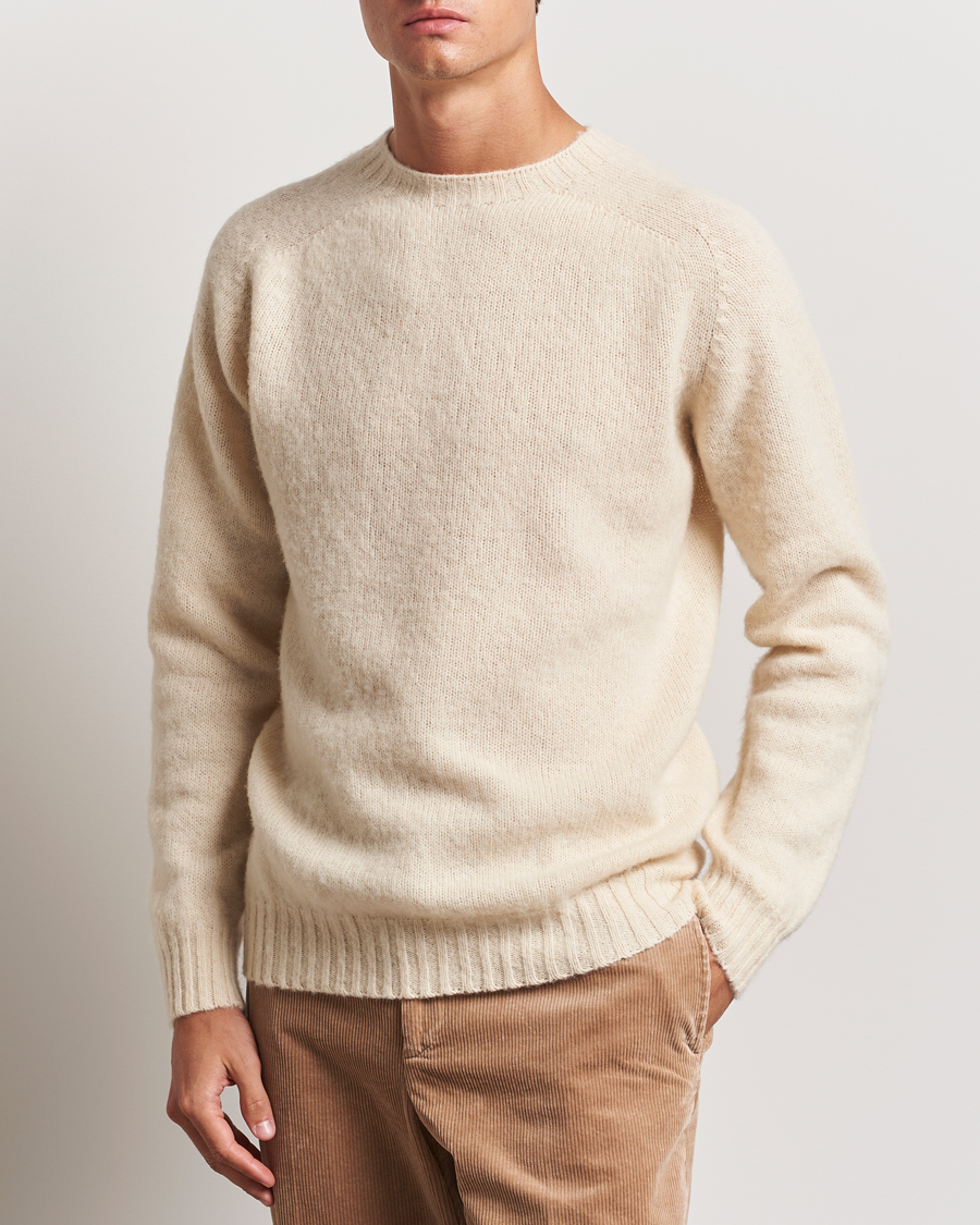 Men | Sweaters & Knitwear | Harley Of Scotland | Brushed Supersoft Lambswool Crewneck Cream