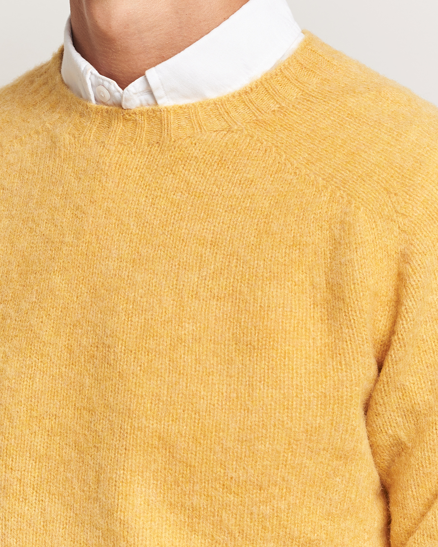 Men | Sweaters & Knitwear | Harley Of Scotland | Brushed Supersoft Lambswool Crewneck Marzipan