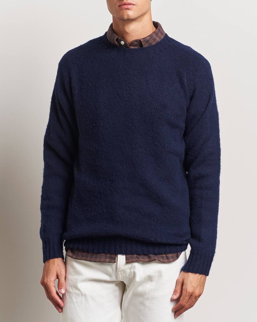 Men | Sweaters & Knitwear | Harley Of Scotland | Brushed Supersoft Lambswool Crewneck Navy
