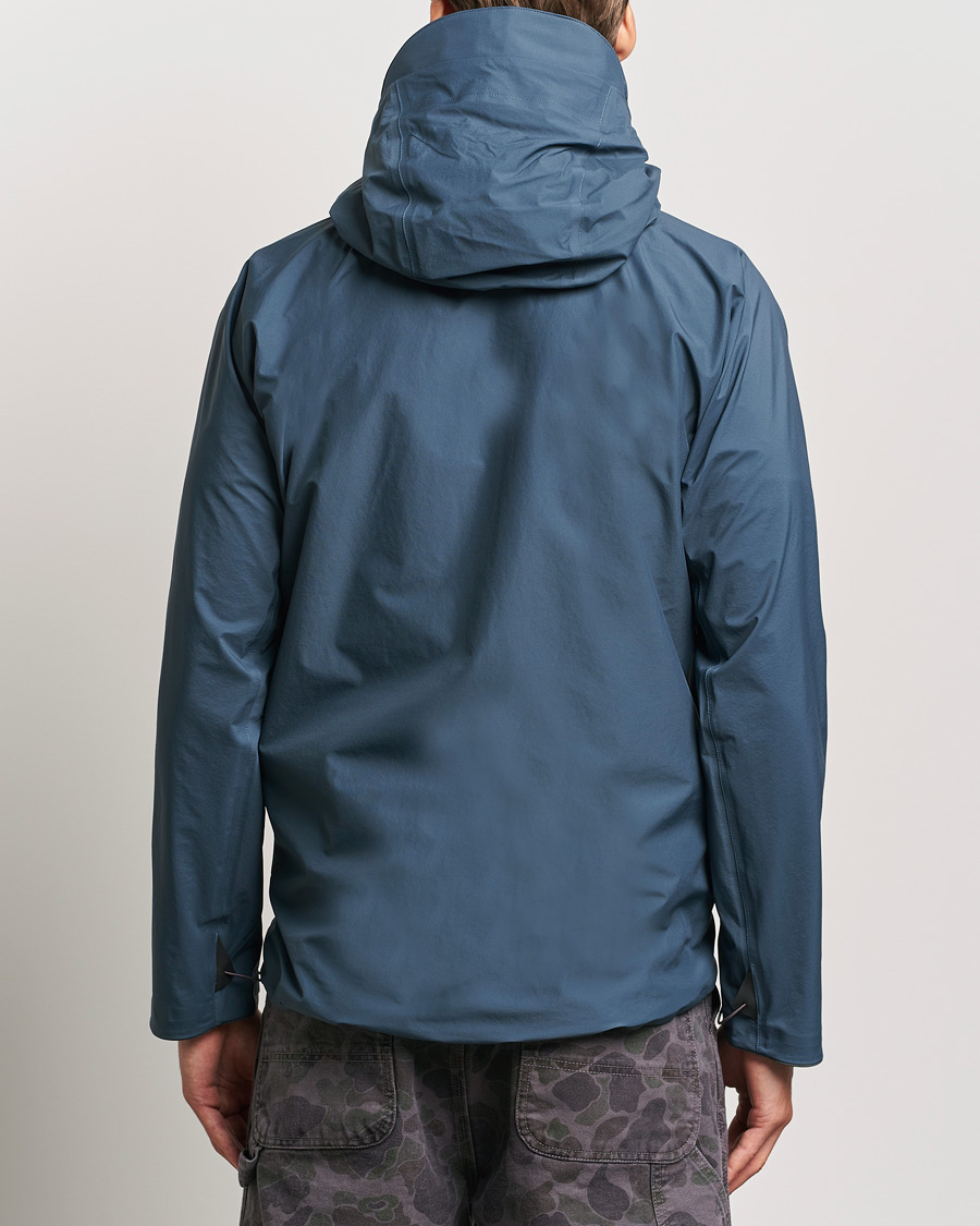 Men | Coats & Jackets | Klättermusen | Asynja Lightweight Waterproof Jacket Midnight Blue