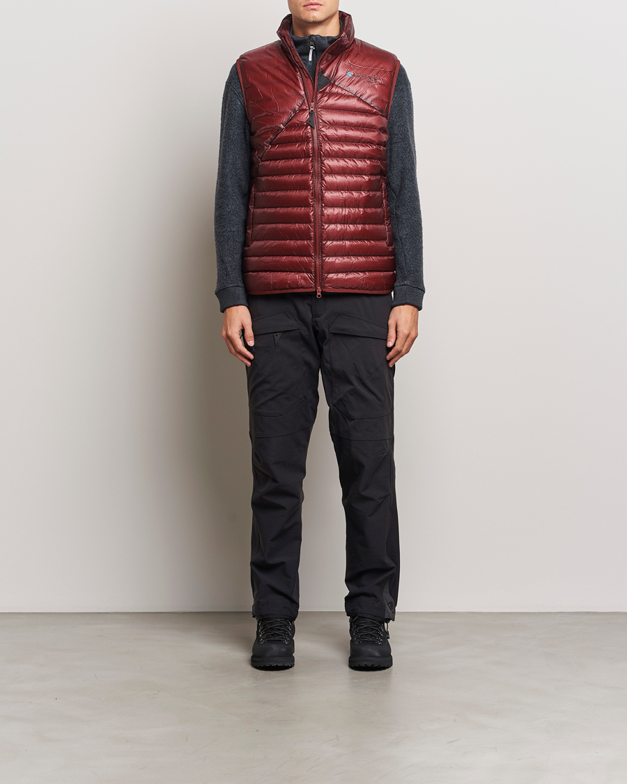 Men | Coats & Jackets | Klättermusen | Lopt Lightweight Down Vest Madder Red