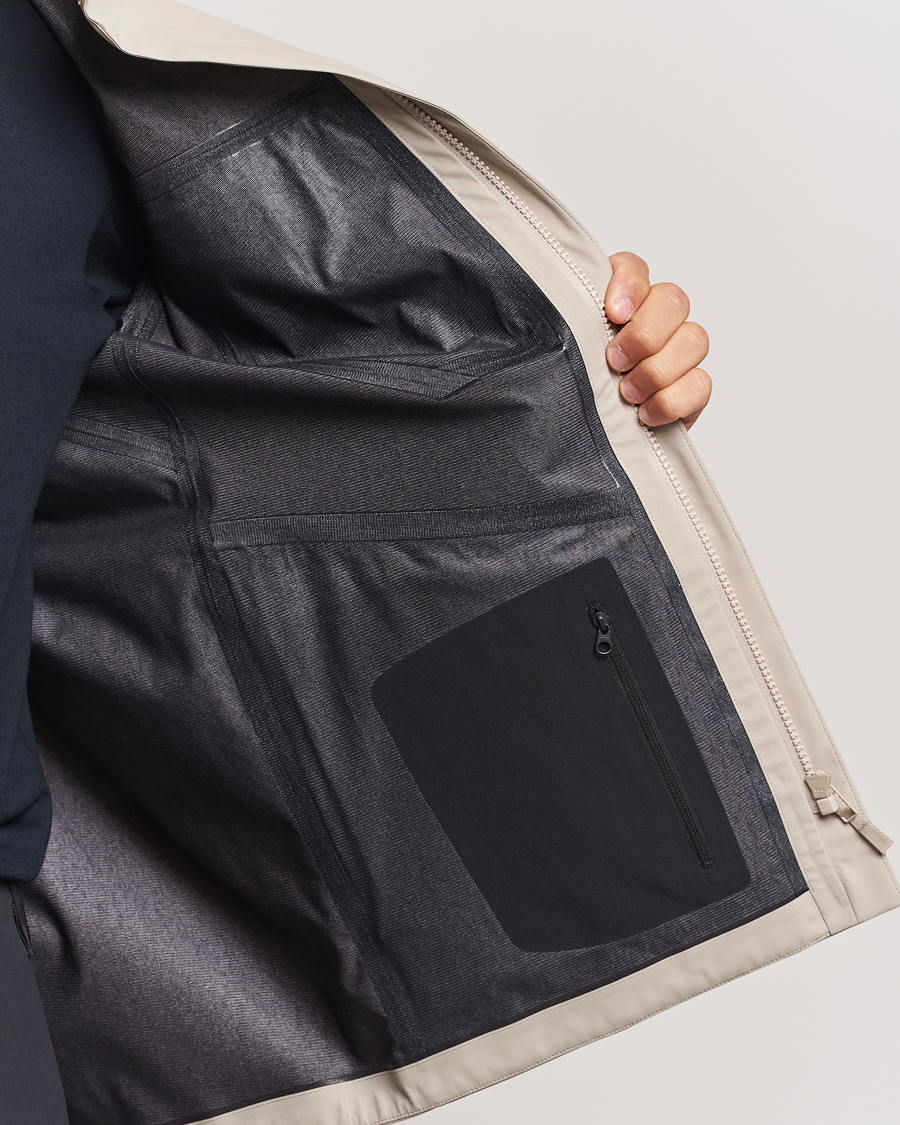 Men | Coats & Jackets | Arc'teryx Veilance | GORE-TEX Field Jacket Rune