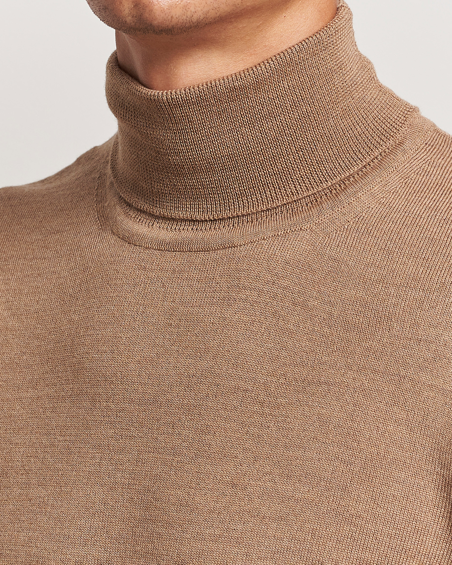 Men | Sweaters & Knitwear | J.Lindeberg | Kaden Merino Turtleneck Tiger Brown